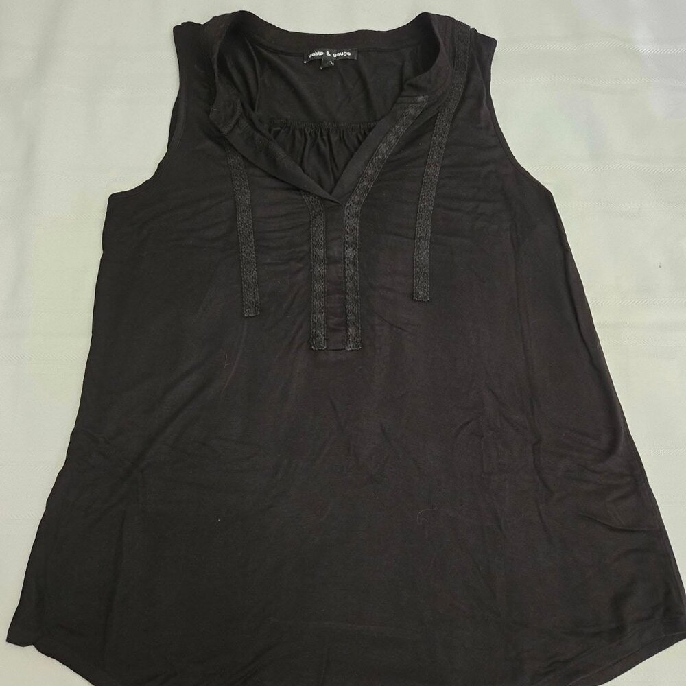 Women's Size Med Solid Black Sleeveless Embroidered Tunic